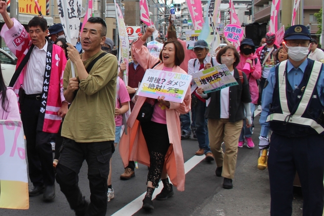【財源】「消費税がなければ楽なのに」社会の“底辺”を経験した女性が抱いた疑問　減税の財源に識者警鐘
